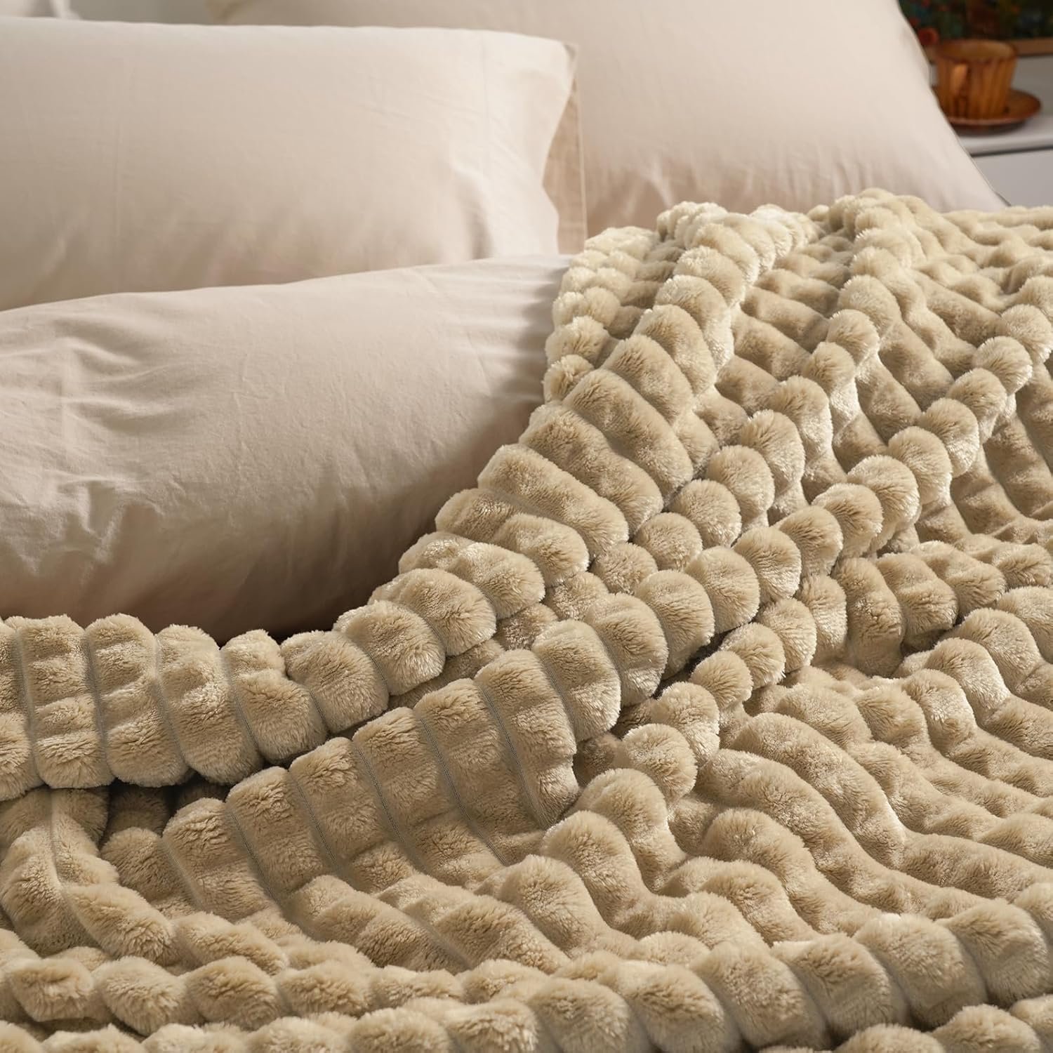 PHF Luxury Soft Fleece Blanket King Size, No Shed No Pilling, 380GSM Fluffy Cozy Throw Blankets for Bed, 108″x90″,Lightweight Warm Bedding for Home Decor, Ideal Gift for Women, Khaki